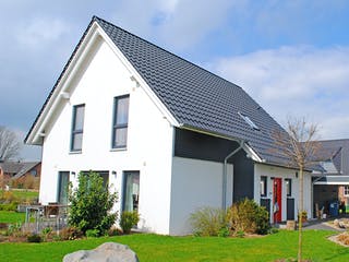 Fertighaus Johnsen - Haus 2 von Johnsen Zimmerei & Hausbau Schlüsselfertig ab 325000€, Satteldach-Klassiker Außenansicht 1