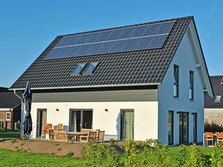 Fertighaus Johnsen - Haus 2 von Johnsen Zimmerei & Hausbau Schlüsselfertig ab 325000€, Satteldach-Klassiker Außenansicht 3