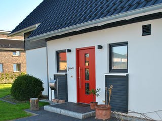 Fertighaus Johnsen - Haus 2 von Johnsen Zimmerei & Hausbau Schlüsselfertig ab 325000€, Satteldach-Klassiker Außenansicht 5