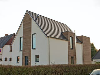 Fertighaus Johnsen - Haus 4 von Johnsen Zimmerei & Hausbau Schlüsselfertig ab 345000€, Satteldach-Klassiker Außenansicht 2