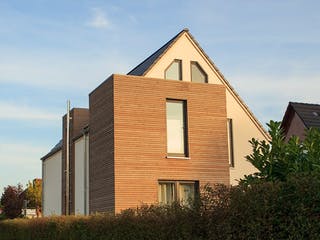 Fertighaus Johnsen - Haus 4 von Johnsen Zimmerei & Hausbau Schlüsselfertig ab 345000€, Satteldach-Klassiker Außenansicht 3