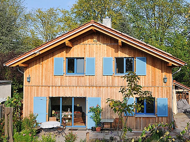 Holzhaus mit Satteldach von JohnsenHaus