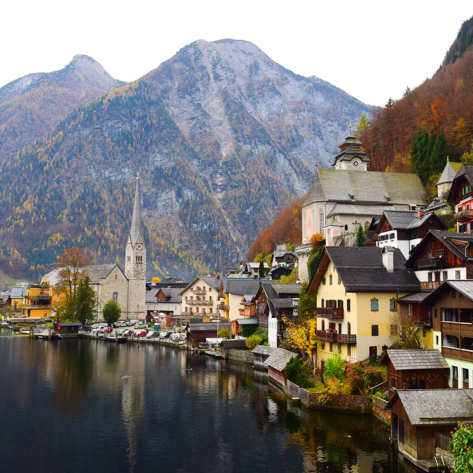 Stadt an einem See in Österreich