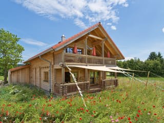 Fertighaus Jubiläumshaus von BayernBlock Schlüsselfertig ab 250000€, Blockhaus Außenansicht 12