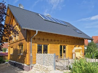 Fertighaus Jubiläumshaus von BayernBlock Schlüsselfertig ab 250000€, Blockhaus Außenansicht 6