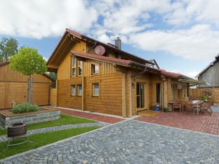 Fertighaus Juri von BayernBlock Ausbauhaus ab 140900€, Blockhaus Außenansicht 7
