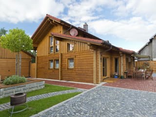 Fertighaus Juri von BayernBlock Ausbauhaus ab 140900€, Blockhaus Außenansicht 9