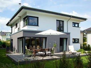 Massivhaus Freiberger von KBS Bau, Stadtvilla Außenansicht 2