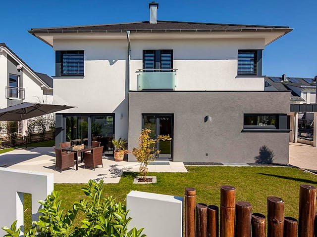 Massivhaus Illner von KBS Bau, Stadtvilla Außenansicht 2