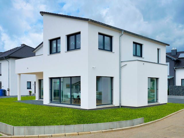 Fertighaus Haus Schöneberg von Fertighaus WEISS Schlüsselfertig ab 408000€, Pultdachhaus Außenansicht 4