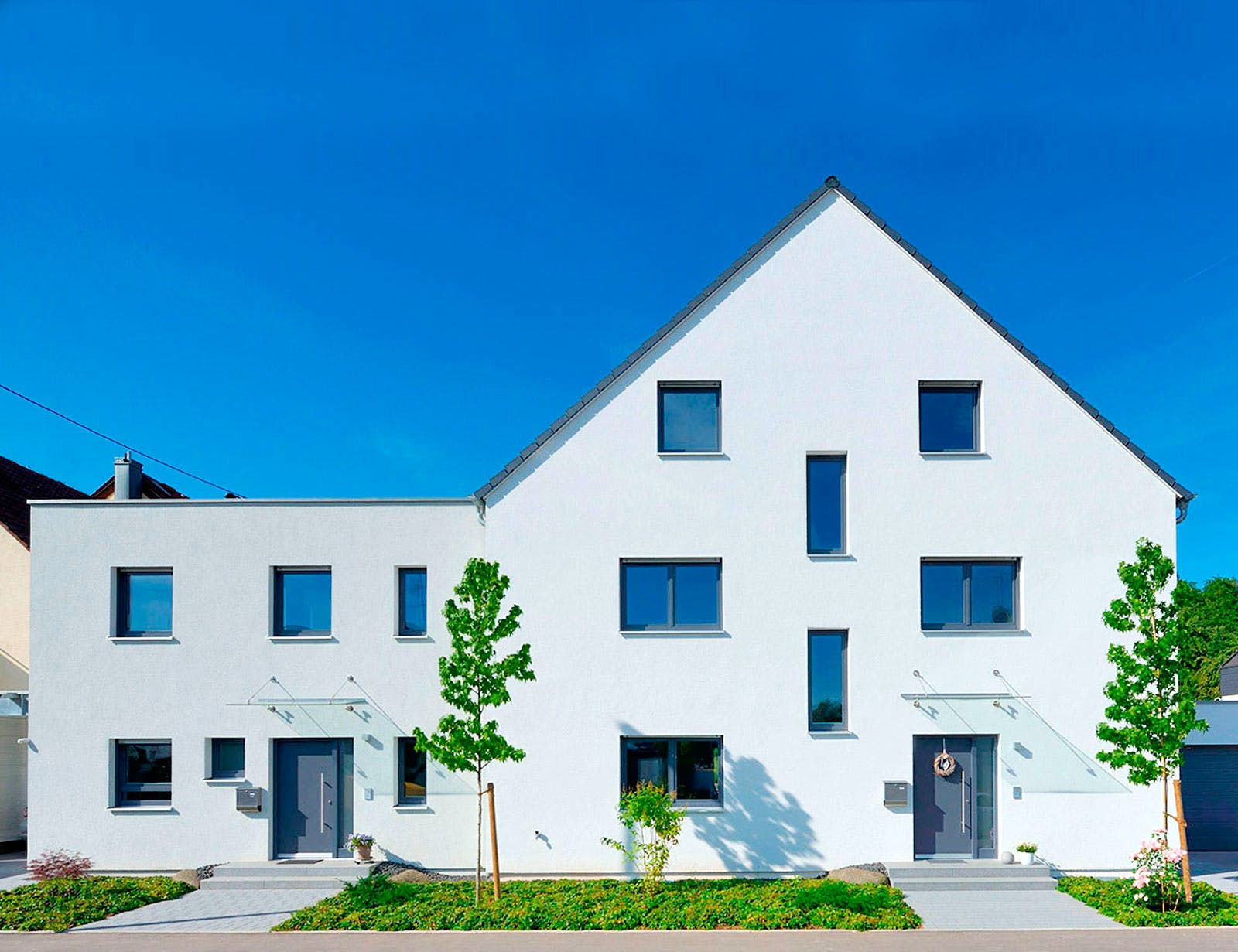 Fertighaus Haus Seyther von Fertighaus WEISS Schlüsselfertig ab 707000€, Satteldach-Klassiker Außenansicht 3