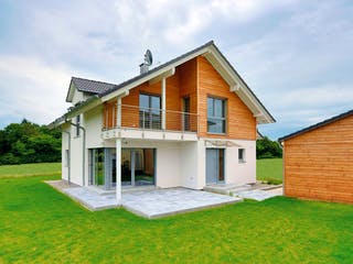 Fertighaus Haus Smilla von Fertighaus WEISS Schlüsselfertig ab 471286€, Satteldach-Klassiker Außenansicht 1
