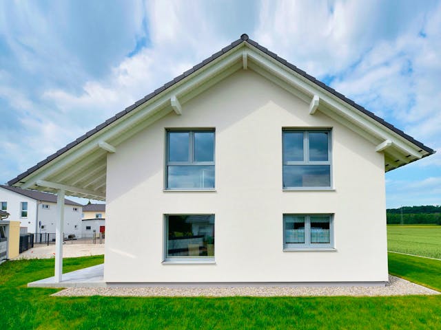 Fertighaus Haus Smilla von Fertighaus WEISS Schlüsselfertig ab 471286€, Satteldach-Klassiker Außenansicht 4