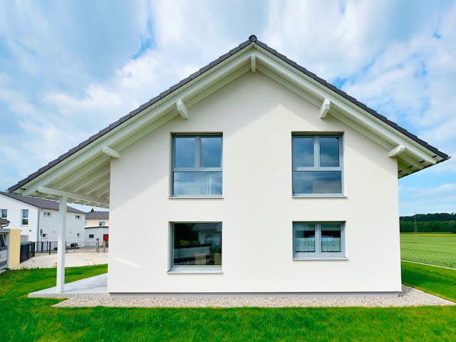 Fertighaus Haus Smilla von Fertighaus WEISS Schlüsselfertig ab 427000€, Satteldach-Klassiker Außenansicht 4