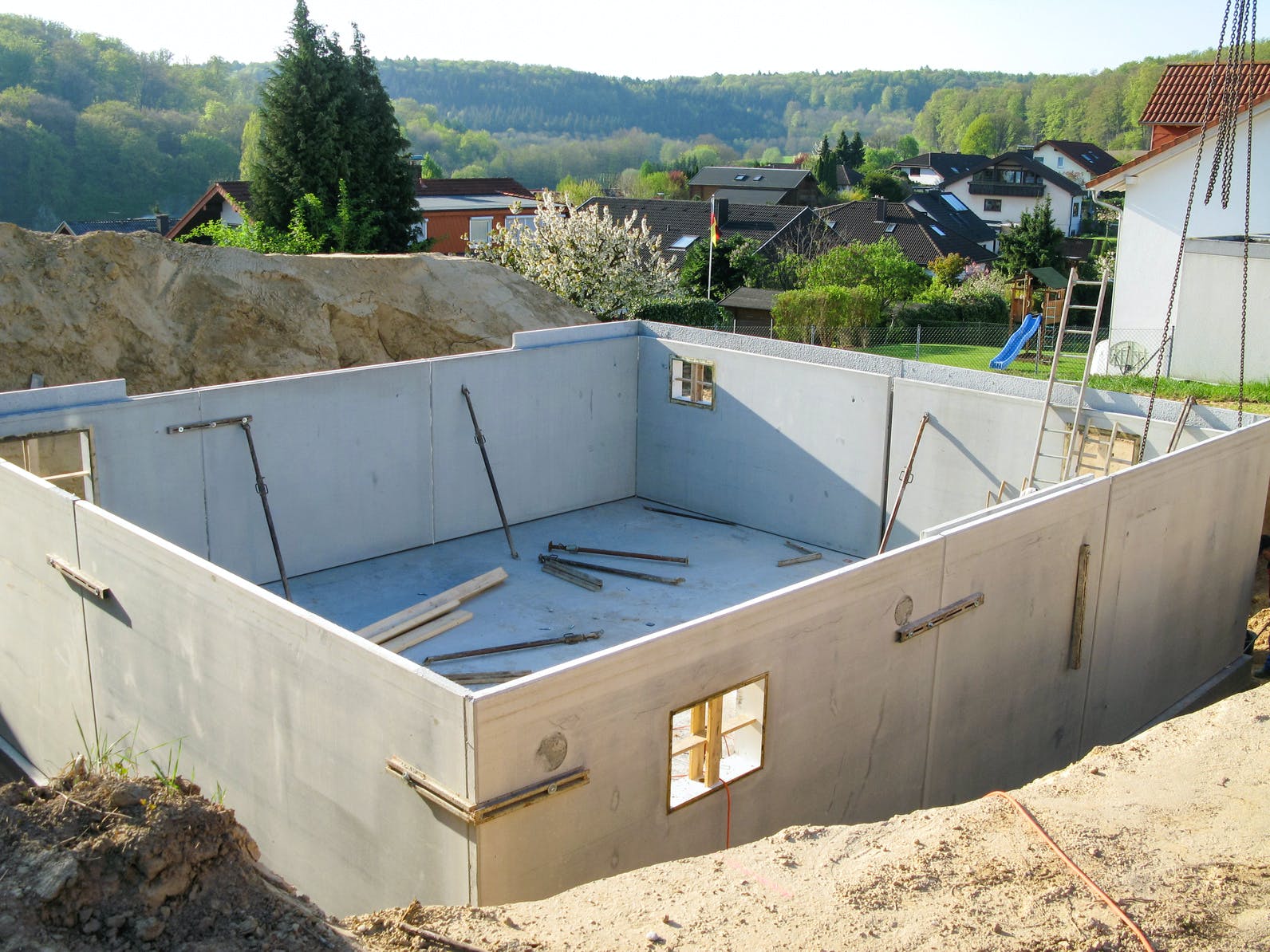 Fertiggestellter Keller ohne Haus