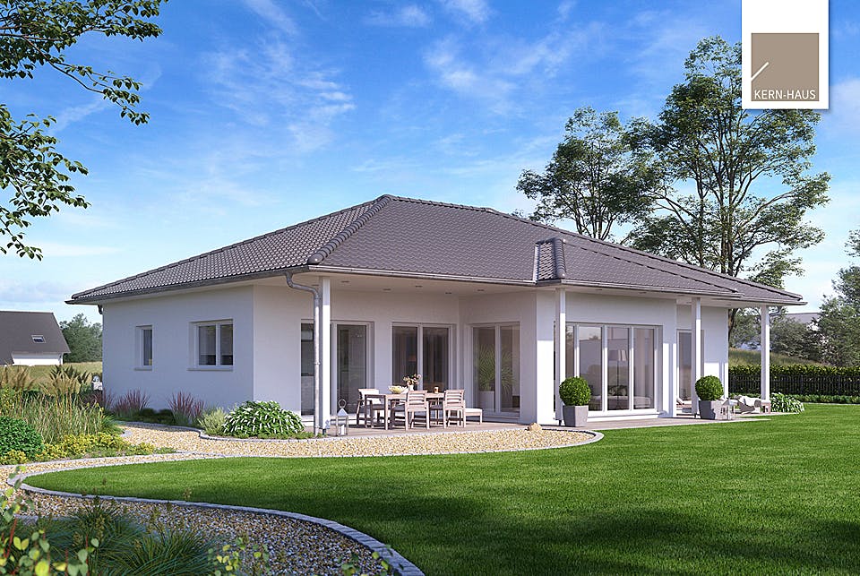 Massivhaus Bungalow Kalea von Kern-Haus Schlüsselfertig ab 473900€, Bungalow Außenansicht 1