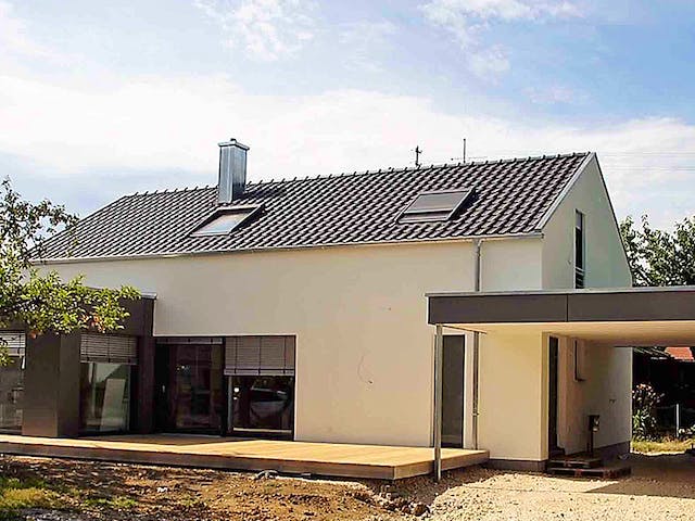 Fertighaus Kundenhaus mit Flachdachanbau von Kielwein Holzbau Schlüsselfertig ab 375000€, Satteldach-Klassiker Außenansicht 1
