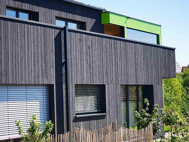 Fertighaus Musterhaus Zukunft von Kielwein Holzbau Schlüsselfertig ab 707500€, Satteldach-Klassiker Außenansicht 2