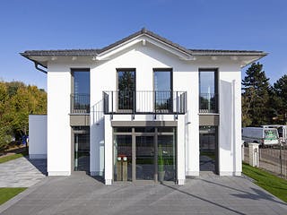 Massivhaus ELEGANZ 2153 von KONZEPTHAUS Schlüsselfertig ab 389800€, Stadtvilla Außenansicht 1