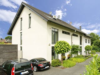 Fertighaus Fehr-Nelsen von Korte Holzbau, Satteldach-Klassiker Außenansicht 2