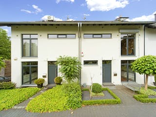 Fertighaus Fehr-Nelsen von Korte Holzbau, Satteldach-Klassiker Außenansicht 3