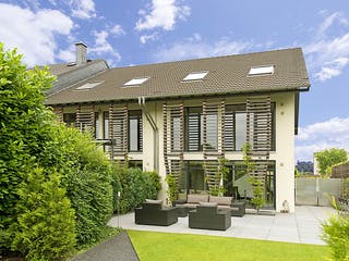 Fertighaus Fehr-Nelsen von Korte Holzbau, Satteldach-Klassiker Außenansicht 4