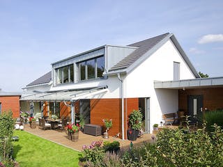 Fertighaus Schmidt-Wagner von Korte Holzbau, Satteldach-Klassiker Außenansicht 2