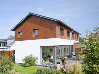 Fertighaus Schmidt-Wagner von Korte Holzbau, Satteldach-Klassiker Außenansicht 3