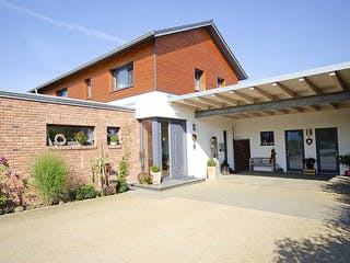 Fertighaus Schmidt-Wagner von Korte Holzbau, Satteldach-Klassiker Außenansicht 6