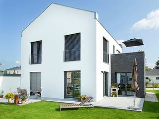 Massivhaus Freie Planung - Haus 2 von KOSIMA HAUS, Satteldach-Klassiker Außenansicht 1