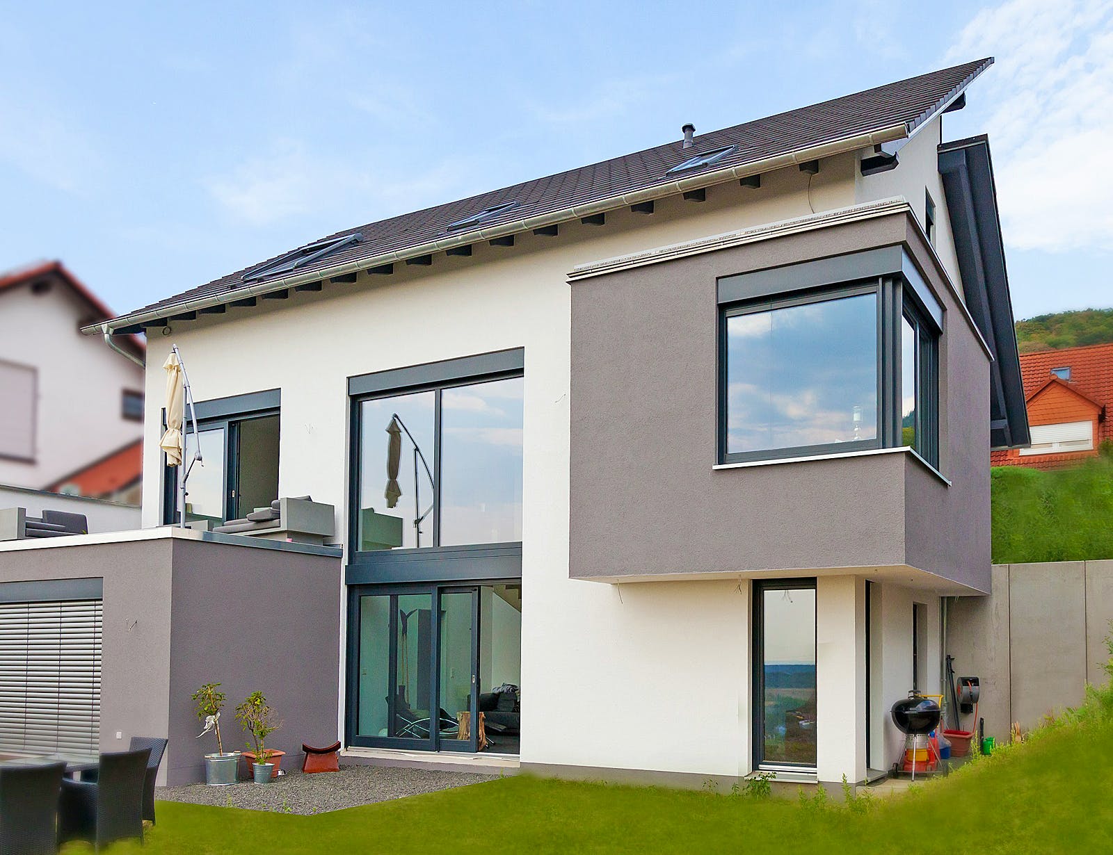 Massivhaus Freie Planung - Haus 5 von KOSIMA HAUS, Pultdachhaus Außenansicht 1
