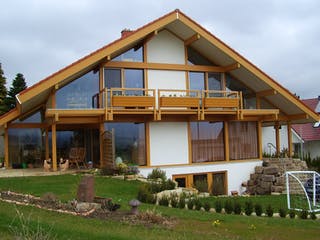 Fertighaus Kundenhaus Dr. Bögeholz von DAVINCI HAUS, Fachwerk Außenansicht 3