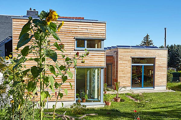 Kubushaus aus Holz von der Kunze Zimmerei