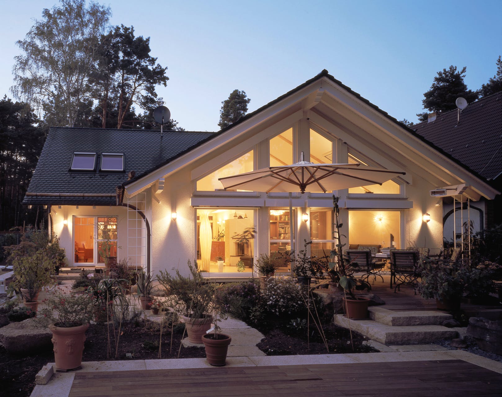 Fertighaus Mondo von FINGERHUT-HAUS Schlüsselfertig ab 630386€, Satteldach-Klassiker Außenansicht 1