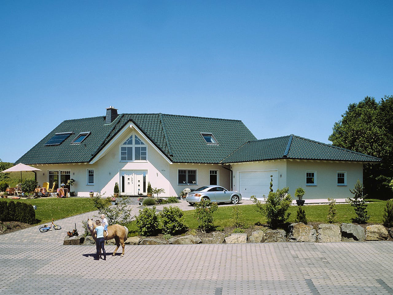 Fertighaus Familio von Fingerhut Haus Schlüsselfertig ab 630778€, Satteldach-Klassiker Außenansicht 1