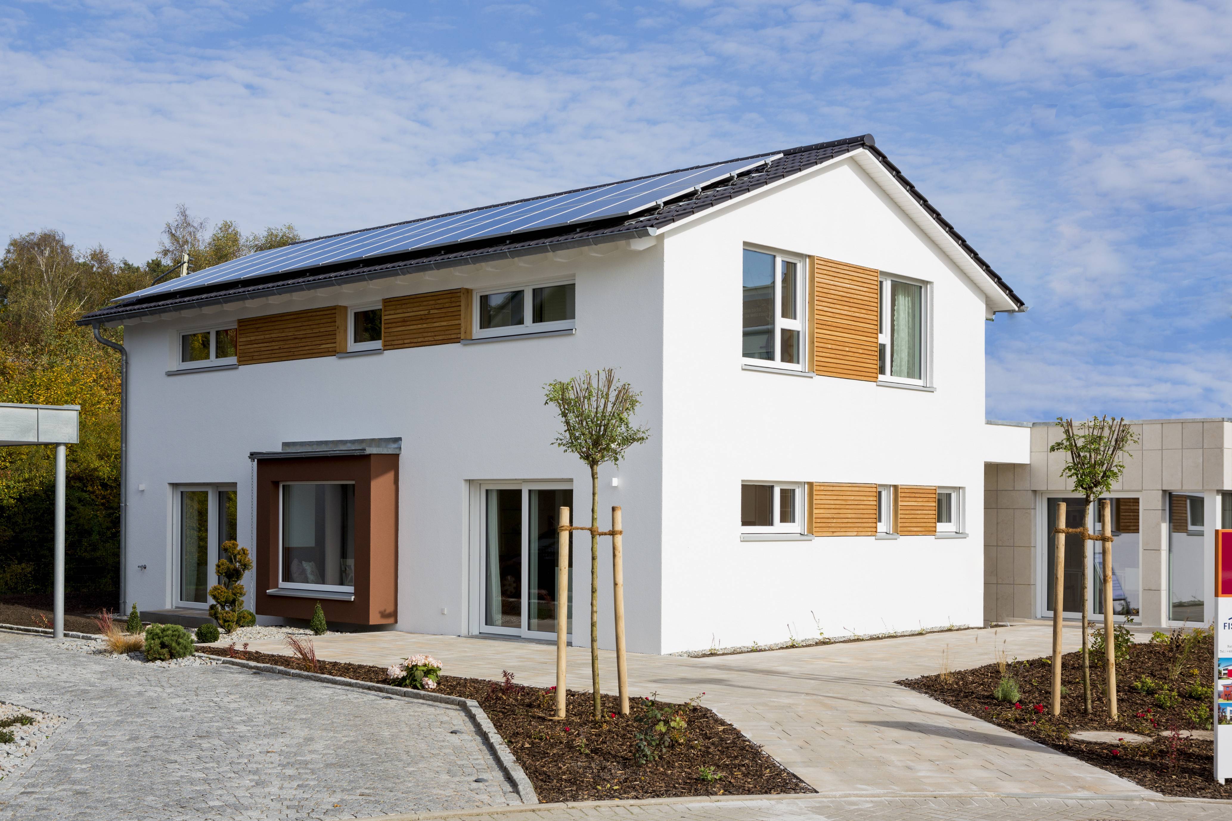 Fertighaus Musterhaus LaRocca von FischerHaus Schlüsselfertig ab 432609€, Satteldach-Klassiker Außenansicht 1