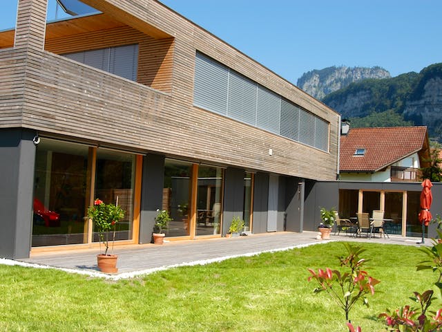 Fertighaus Langen von Holzhaus Roßkopf Schlüsselfertig ab 379000€, Cubushaus Außenansicht 1
