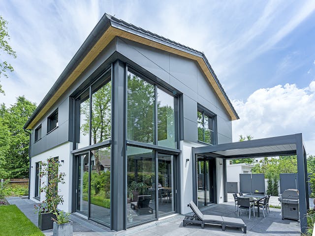 Fertighaus Haus Alex von Leitsch Haus, Satteldach-Klassiker Außenansicht 1