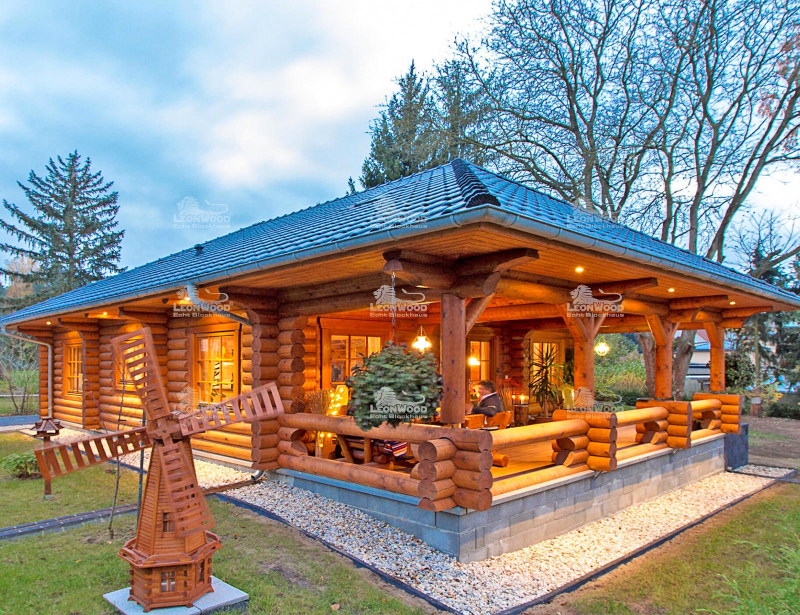 Blockhaus Elch von LéonWood® Holz-Blockhaus Bausatzhaus ab 114900€, Blockhaus Außenansicht 2