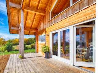 Blockhaus Espoo 108 von LéonWood® Holz-Blockhaus Bausatzhaus ab 150567€, Blockhaus Außenansicht 3