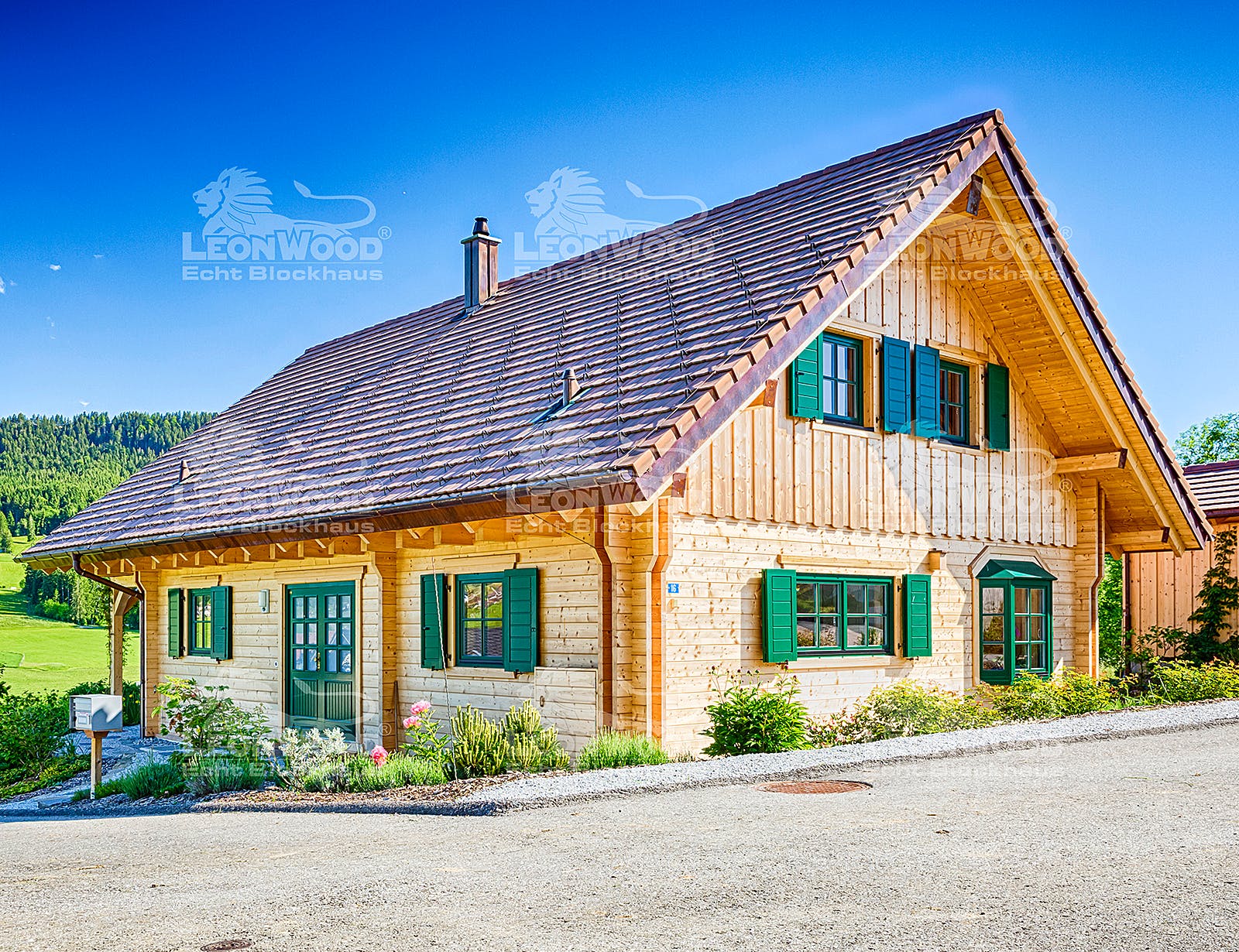 Blockhaus Vikkinghus von LéonWood Holz-Blockhaus Bausatzhaus ab 163900€, Blockhaus Außenansicht 2