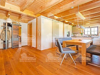 Blockhaus Villa Siena von LéonWood® Holz-Blockhaus Bausatzhaus ab 202283€, Blockhaus Innenansicht 2