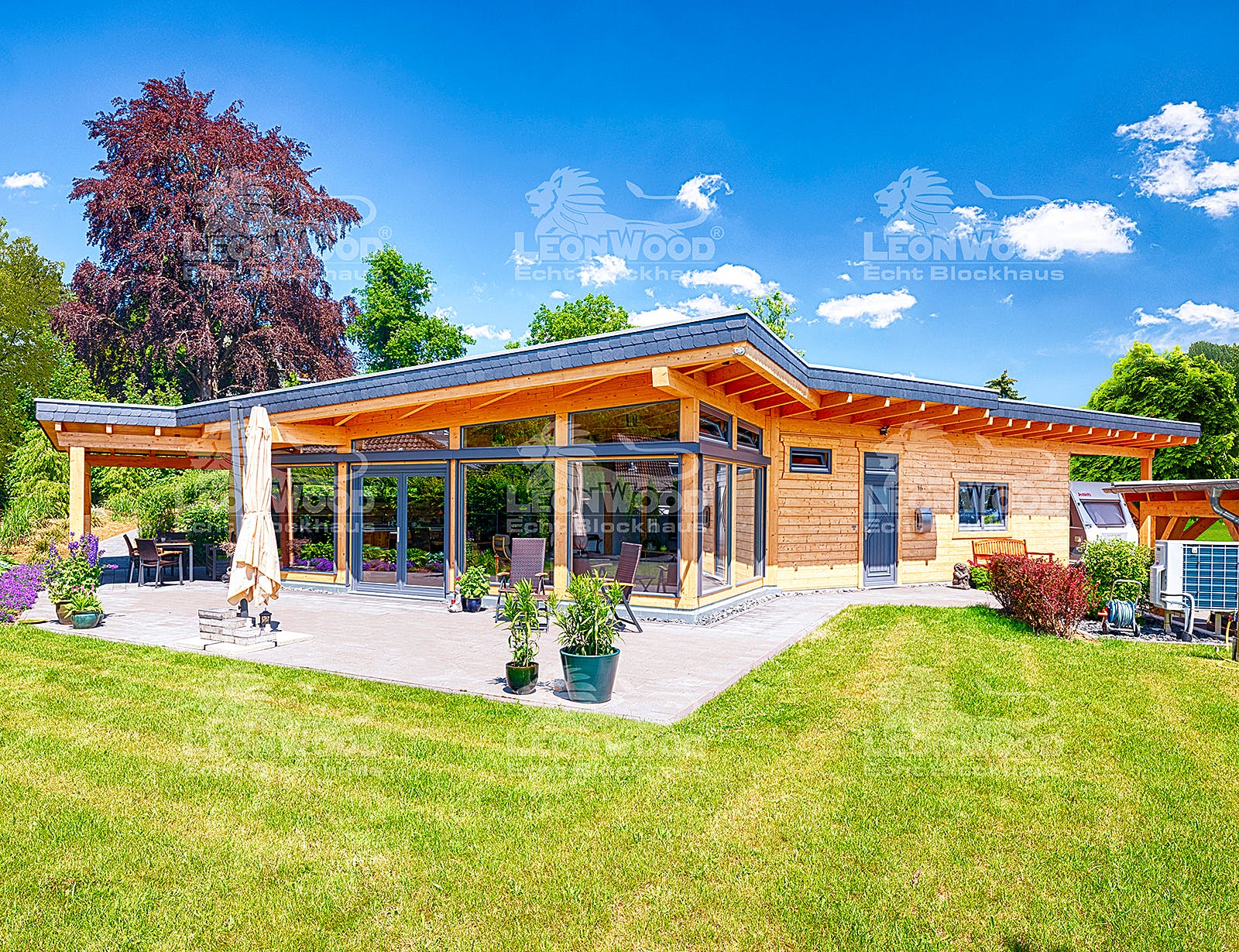 Blockhaus Westwind von LéonWood® Holz-Blockhaus Bausatzhaus ab 131708€, Blockhaus Außenansicht 1