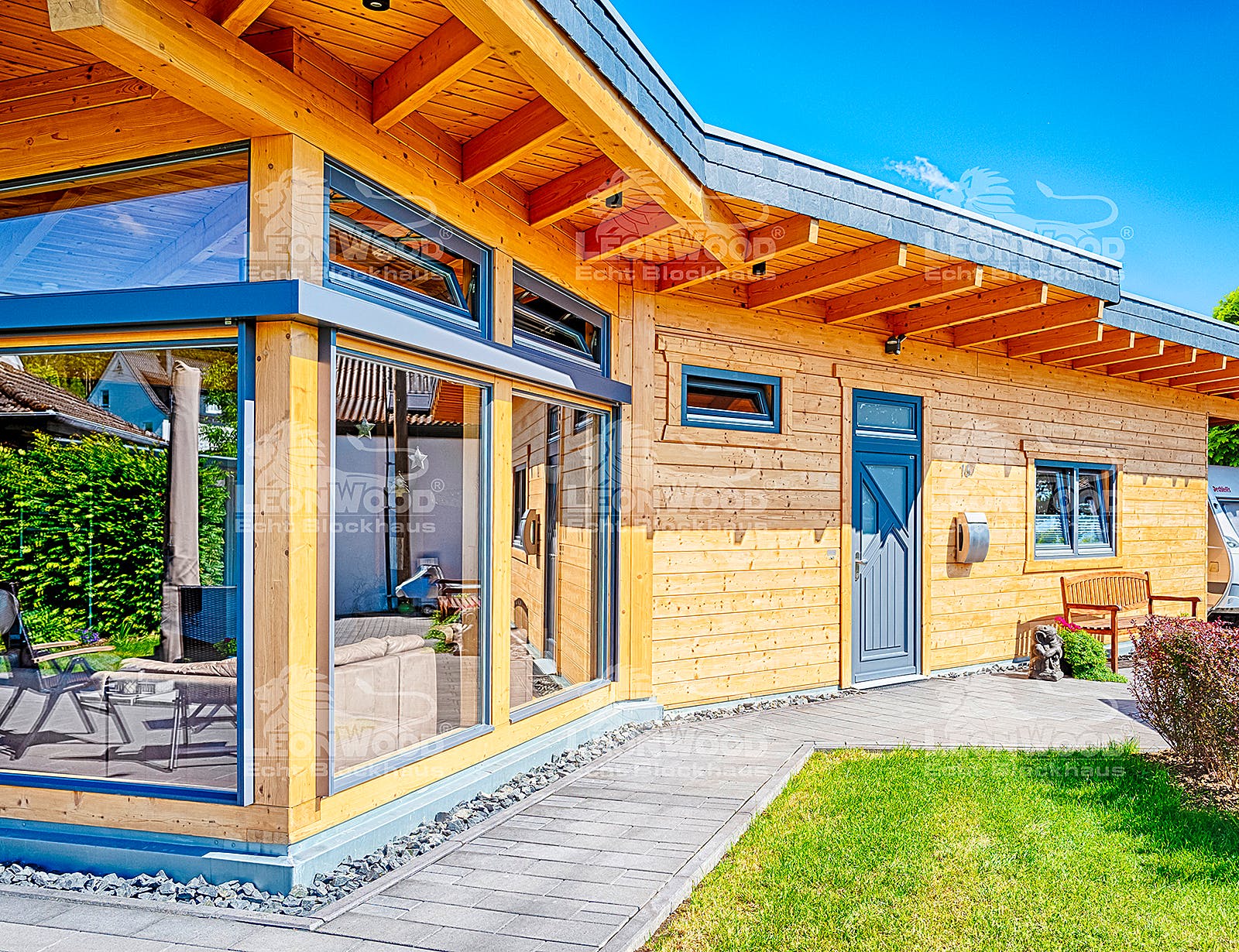 Blockhaus Westwind von LéonWood® Holz-Blockhaus Bausatzhaus ab 131708€, Blockhaus Außenansicht 2