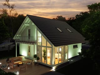 Fertighaus LifeStyle 10 V1 von massa haus Ausbauhaus ab 97999€, Satteldach-Klassiker Außenansicht 1