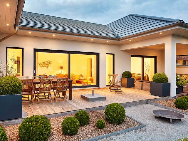 Fertighaus Bungalow Walmdach 167 von LUXHAUS Schlüsselfertig ab 497000€, Bungalow Außenansicht 1