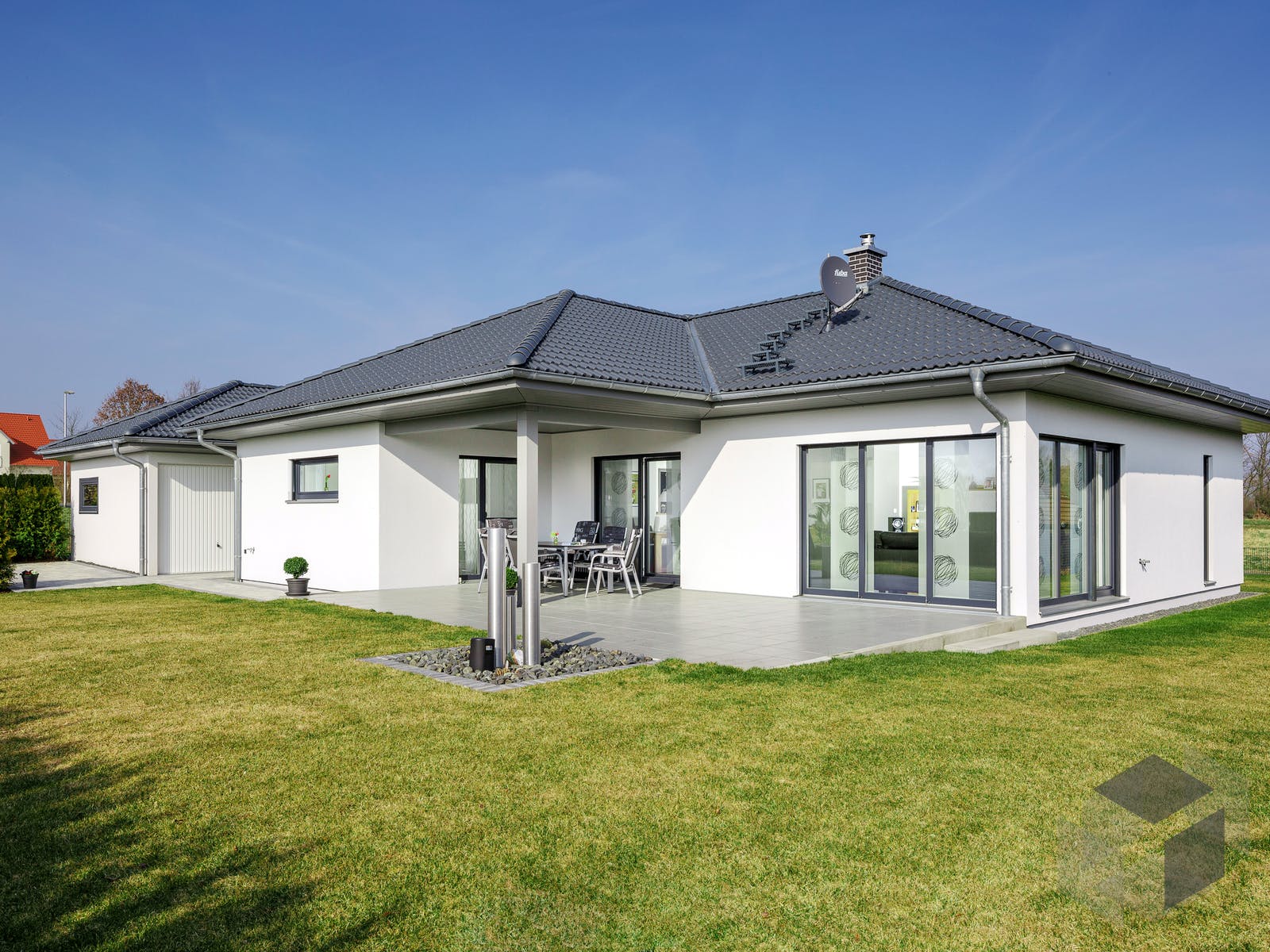 Einfamilienhaus Bungalow Walmdach 130 Von LUXHAUS | Fertighaus.de