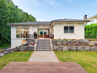 Fertighaus Bungalow Walmdach 172 von LUXHAUS, Bungalow Außenansicht 1 Fertighaus Bungalow Walmdach 172 von LUXHAUS, Bungalow Außenansicht 1