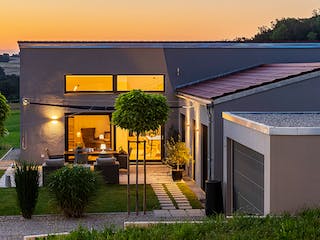 Fertighaus Bungalow Pultdach 150 von LUXHAUS, Bungalow Außenansicht 3