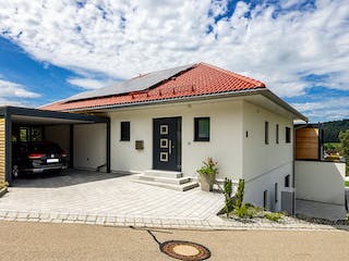 Fertighaus Bungalow Walmdach 226 von LUXHAUS, Bungalow Außenansicht 1 Fertighaus Bungalow Walmdach 226 von LUXHAUS, Bungalow Außenansicht 1